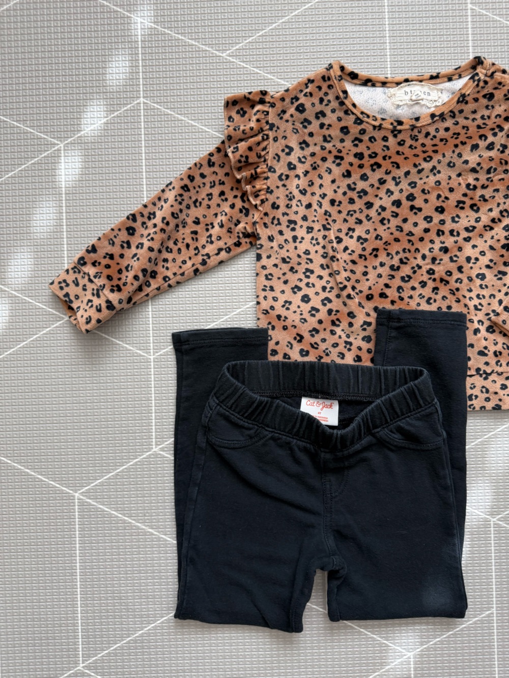 Cat & Jack|Baby girl/toddler Soft Leopard Print Ruffle Long Sleeve Top & jegging
